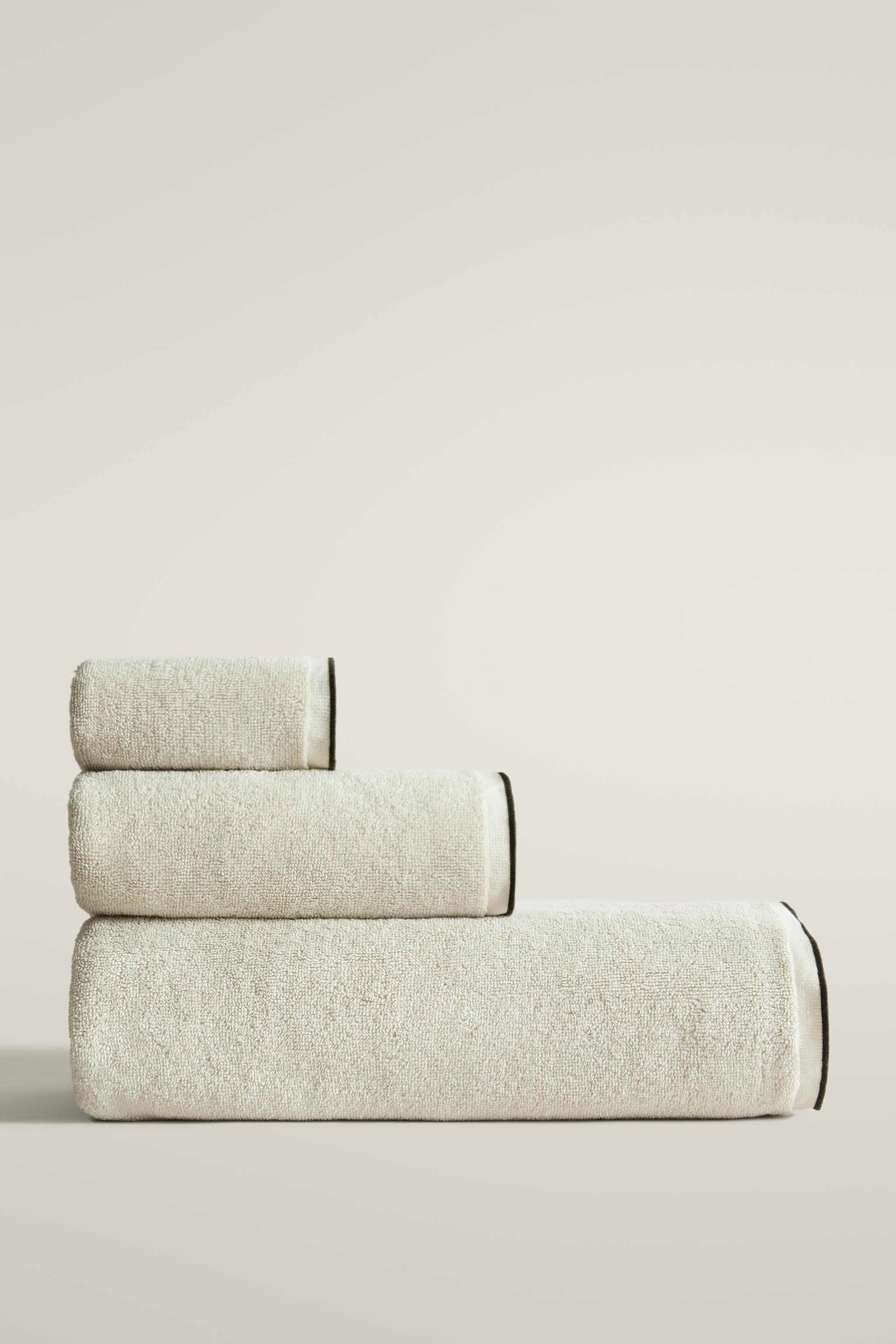 SERVIETTE DE BAIN COTON SURPIQÛRES ET PASSEPOIL